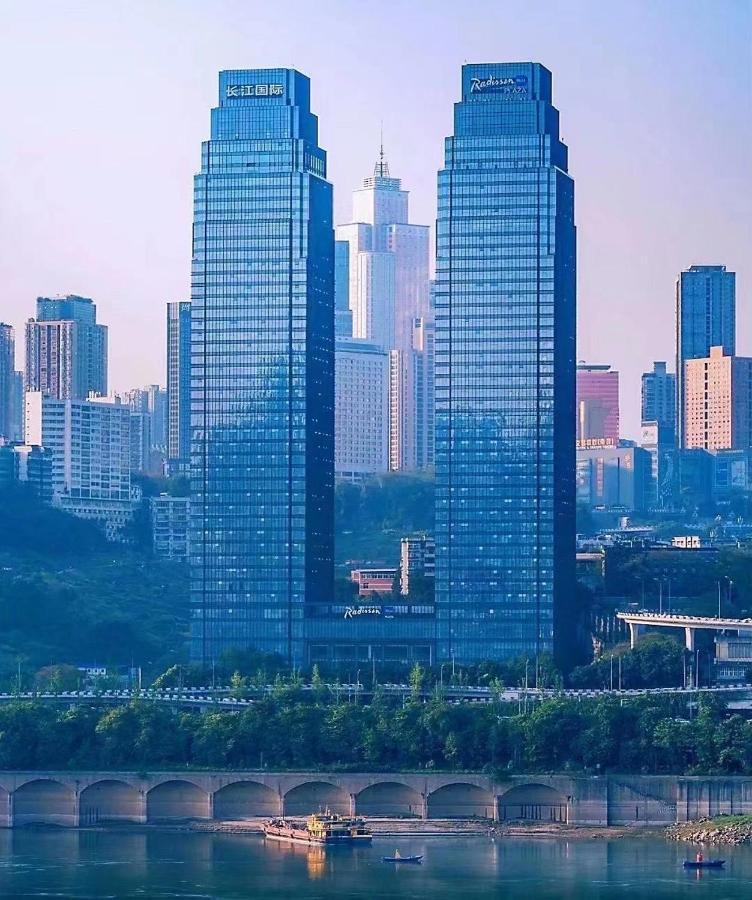 Radisson Blu Plaza Chongqing - Free 2 Bottle Of Local Beer Per Room During Stay Kültér fotó