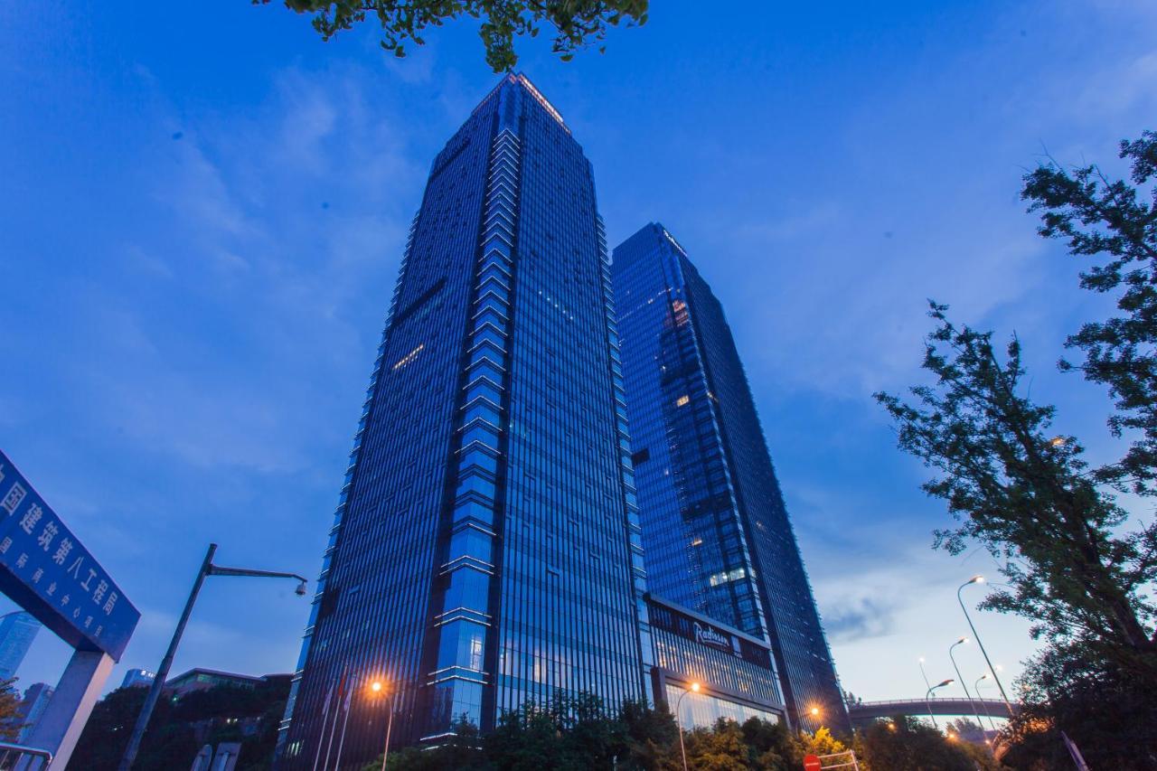 Radisson Blu Plaza Chongqing - Free 2 Bottle Of Local Beer Per Room During Stay Kültér fotó