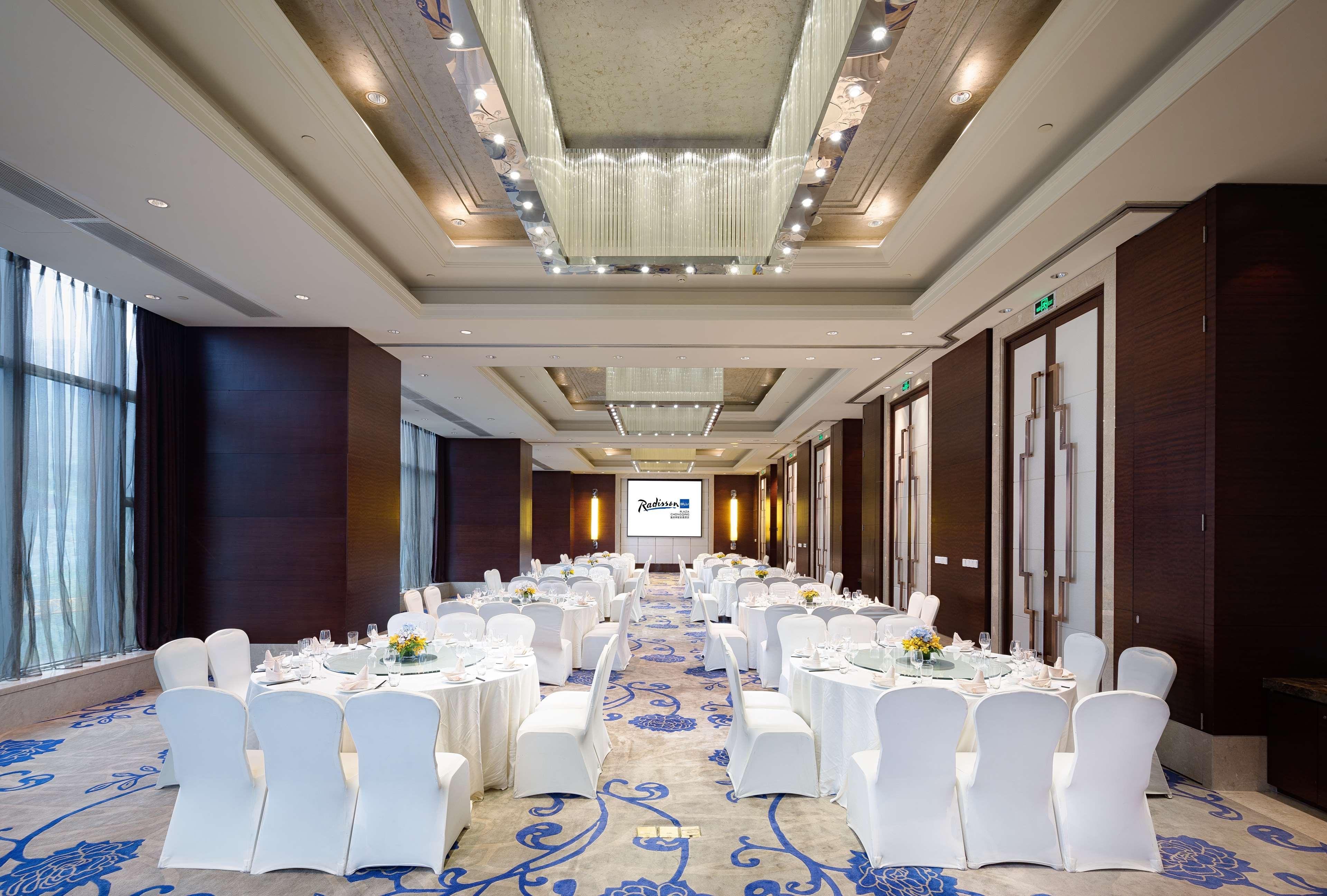 Radisson Blu Plaza Chongqing - Free 2 Bottle Of Local Beer Per Room During Stay Kültér fotó