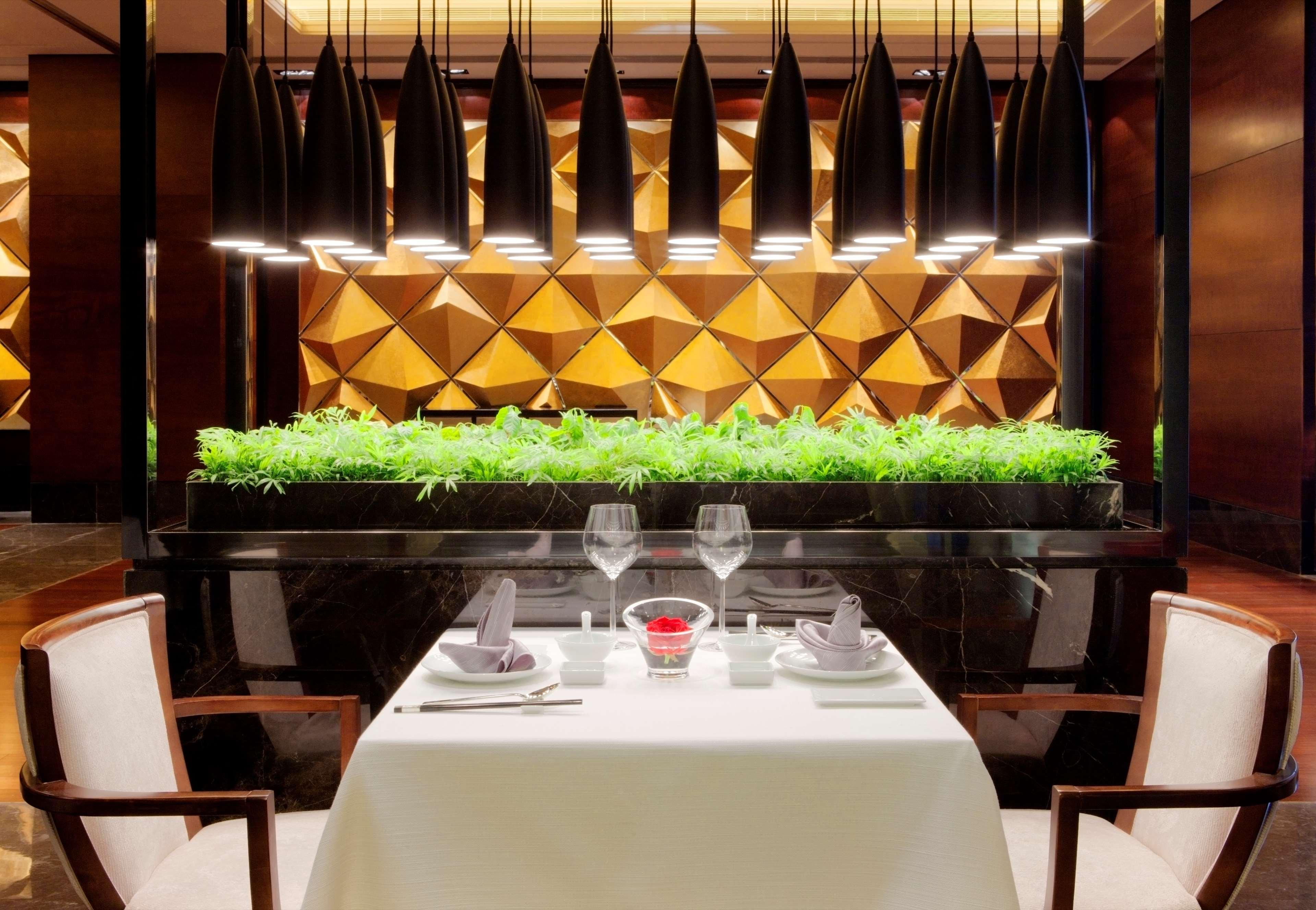 Radisson Blu Plaza Chongqing - Free 2 Bottle Of Local Beer Per Room During Stay Kültér fotó