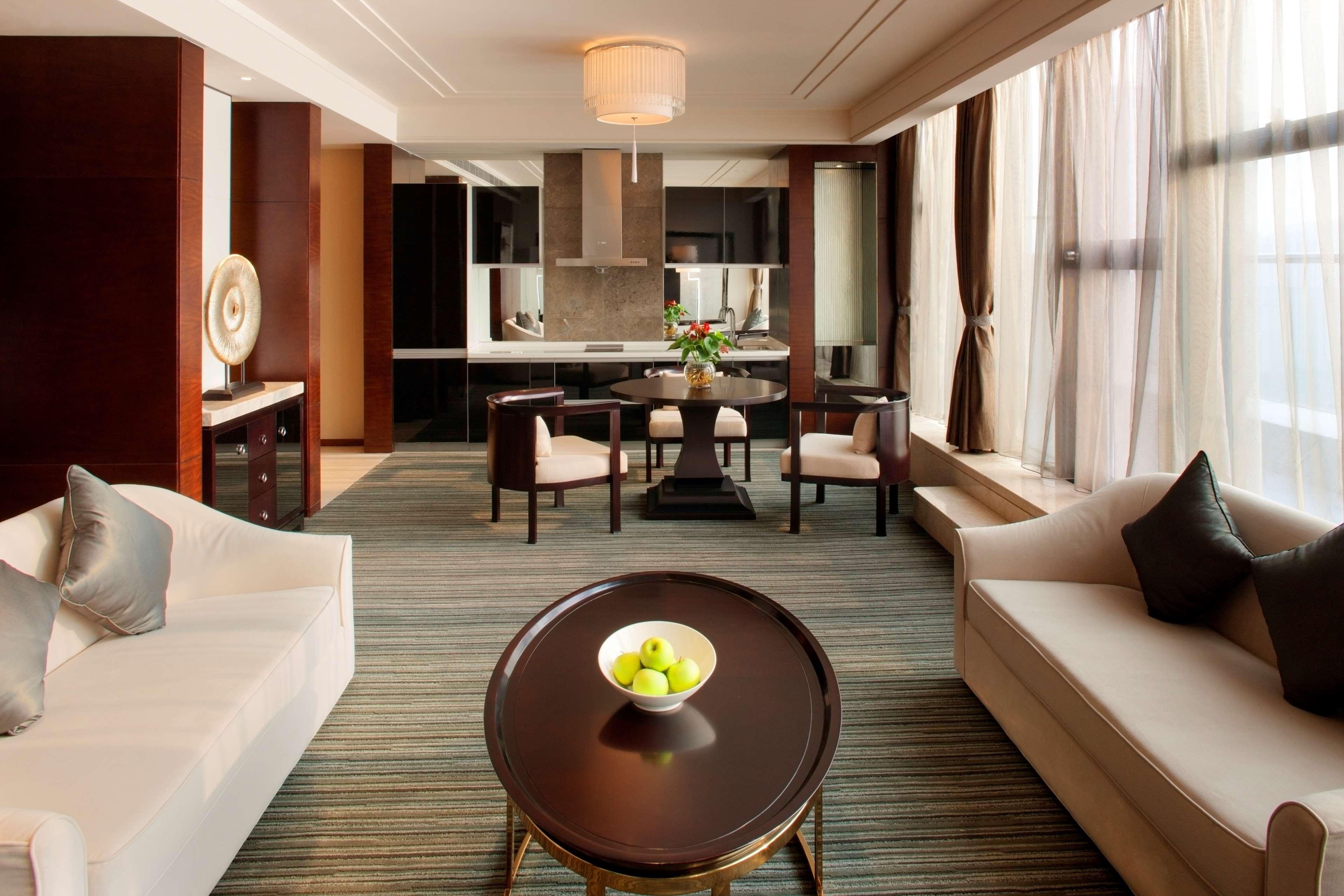 Radisson Blu Plaza Chongqing - Free 2 Bottle Of Local Beer Per Room During Stay Kültér fotó