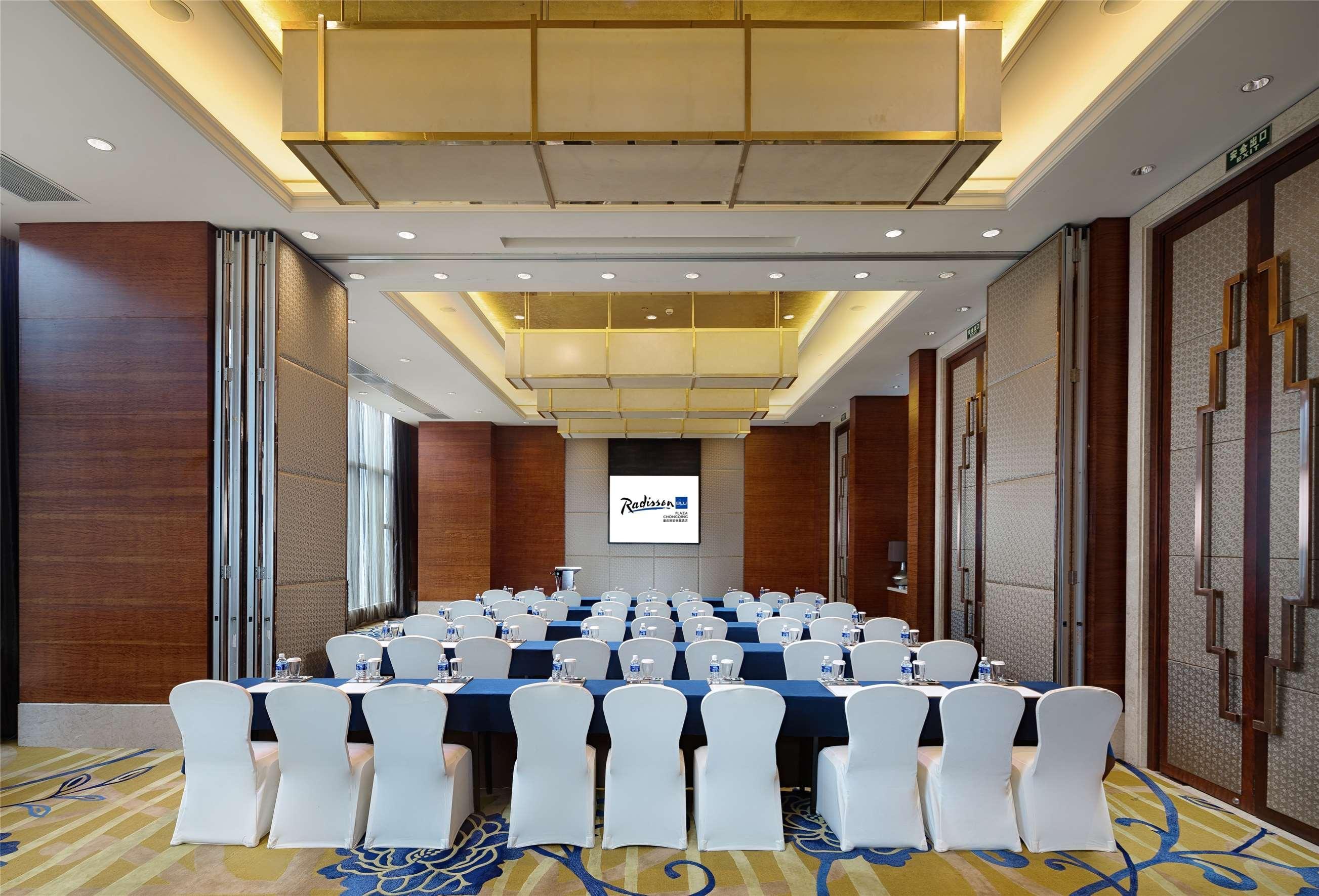 Radisson Blu Plaza Chongqing - Free 2 Bottle Of Local Beer Per Room During Stay Kültér fotó