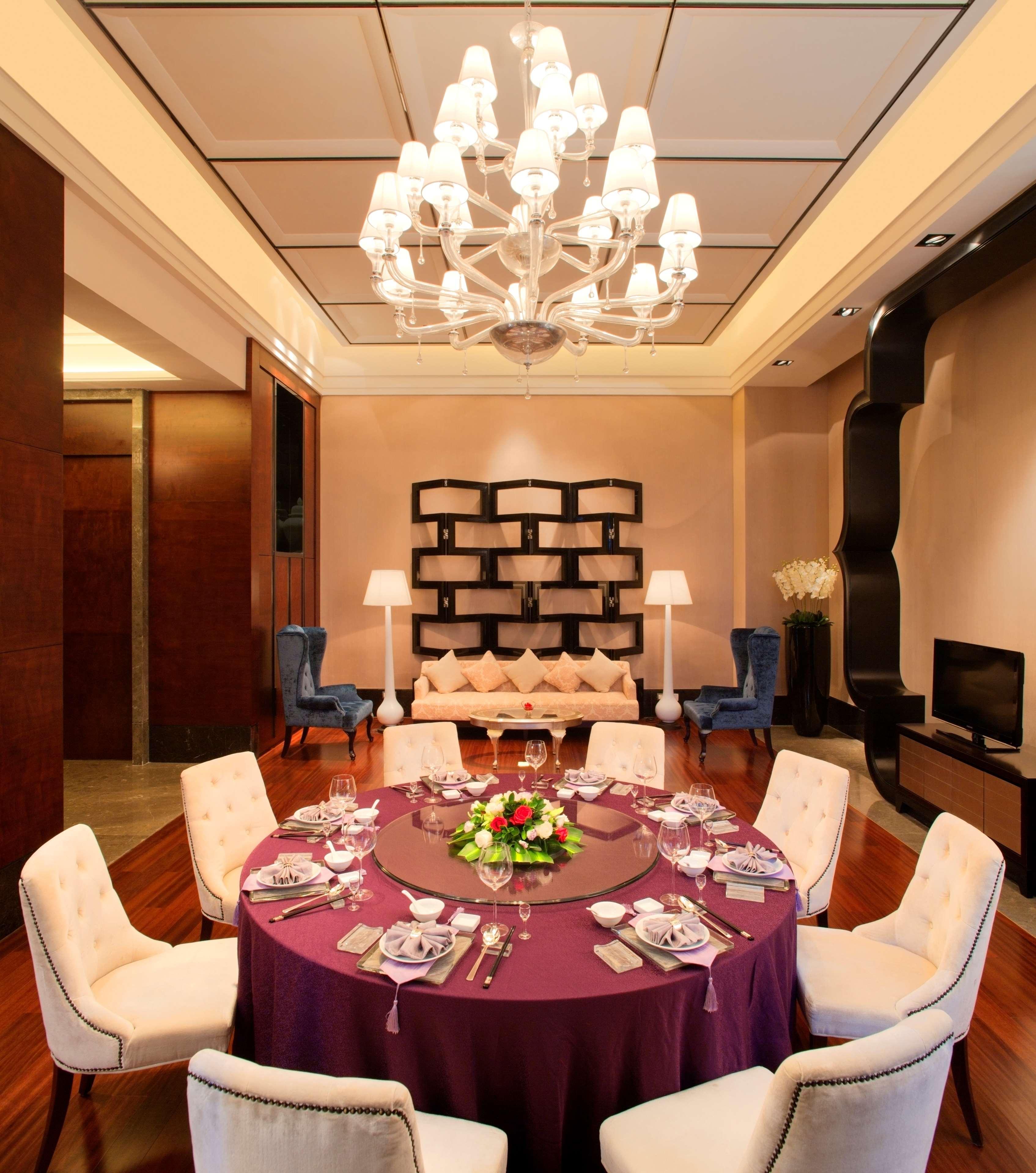Radisson Blu Plaza Chongqing - Free 2 Bottle Of Local Beer Per Room During Stay Kültér fotó