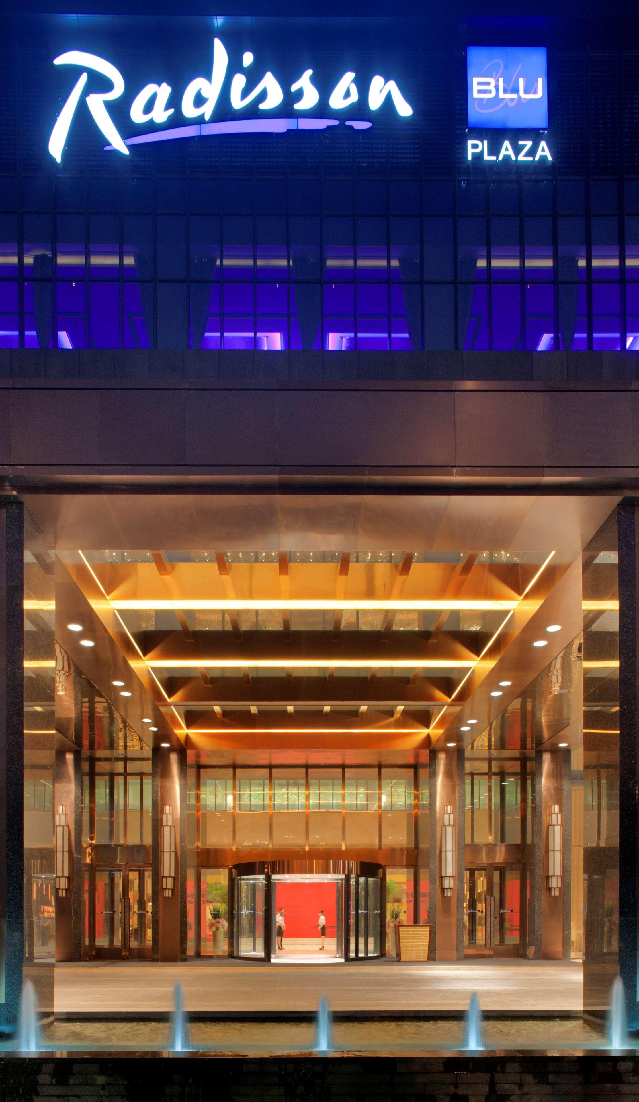 Radisson Blu Plaza Chongqing - Free 2 Bottle Of Local Beer Per Room During Stay Kültér fotó