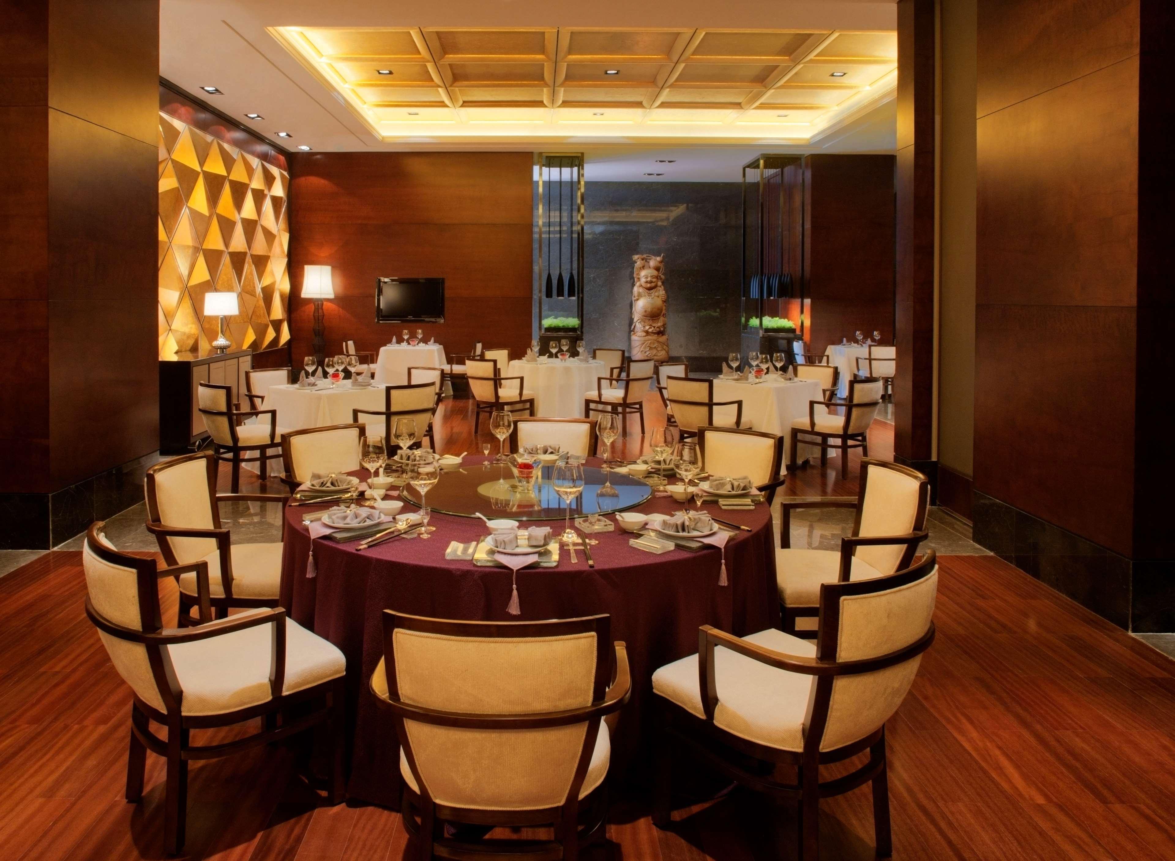 Radisson Blu Plaza Chongqing - Free 2 Bottle Of Local Beer Per Room During Stay Kültér fotó