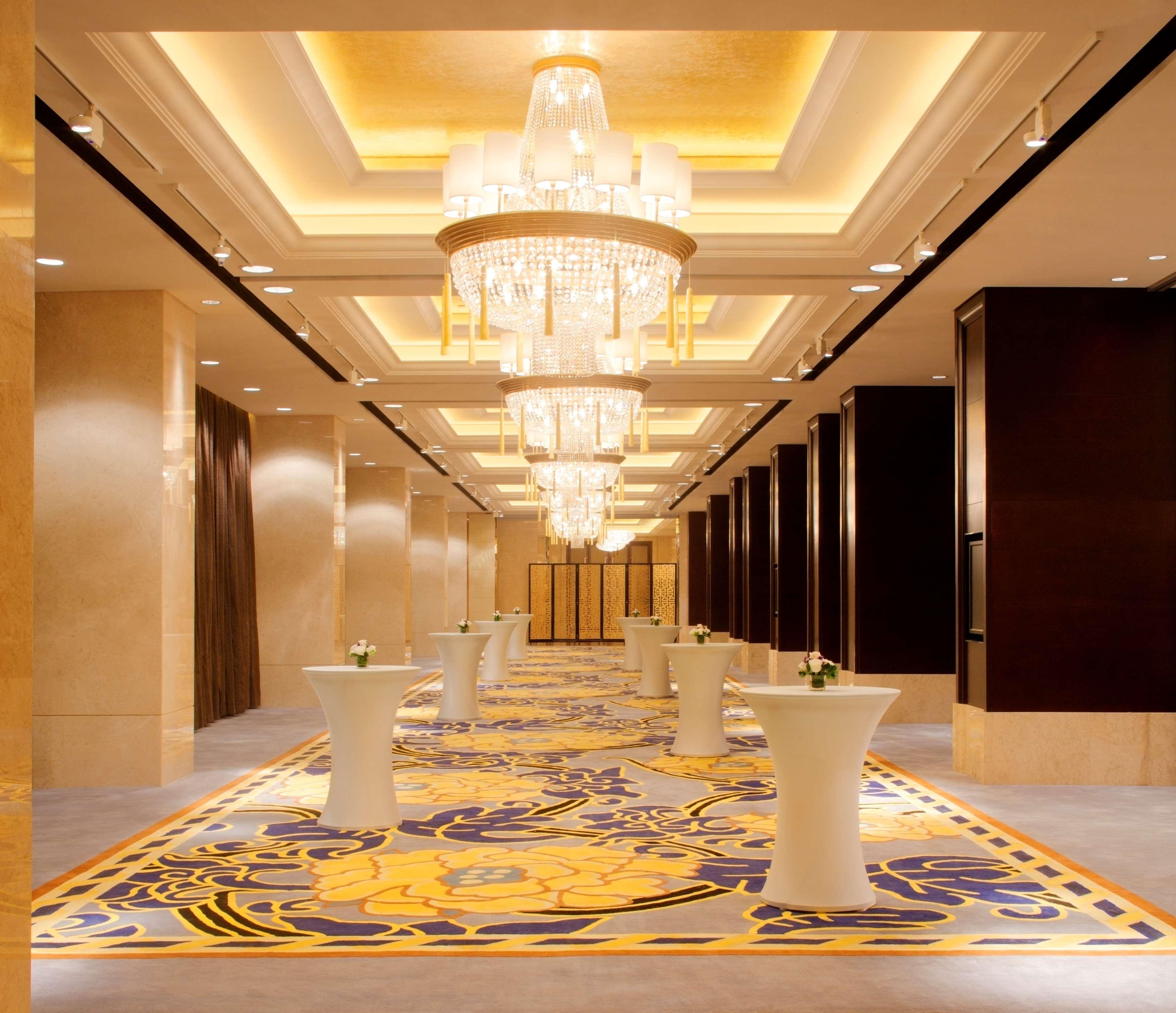 Radisson Blu Plaza Chongqing - Free 2 Bottle Of Local Beer Per Room During Stay Kültér fotó