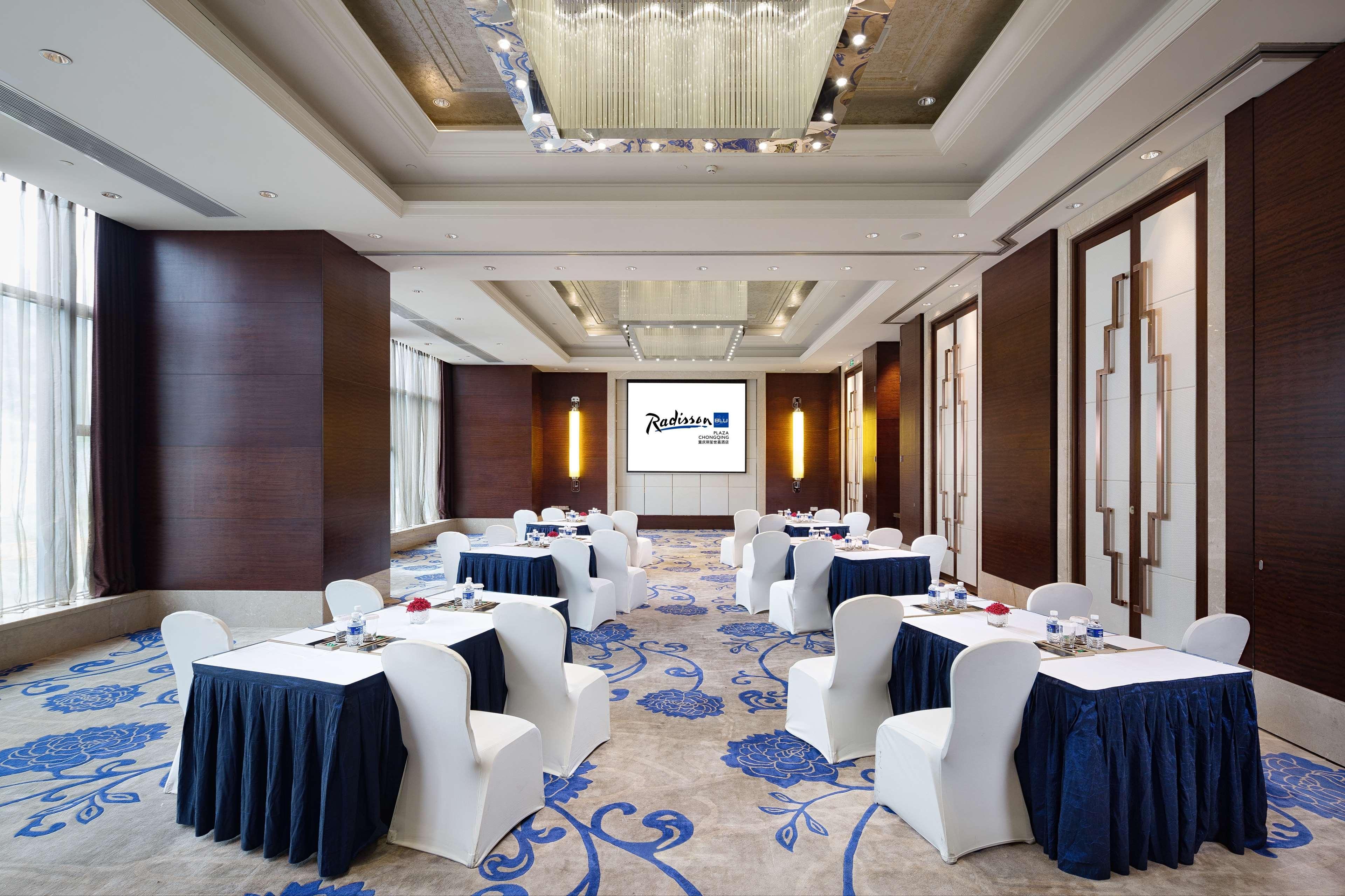 Radisson Blu Plaza Chongqing - Free 2 Bottle Of Local Beer Per Room During Stay Kültér fotó