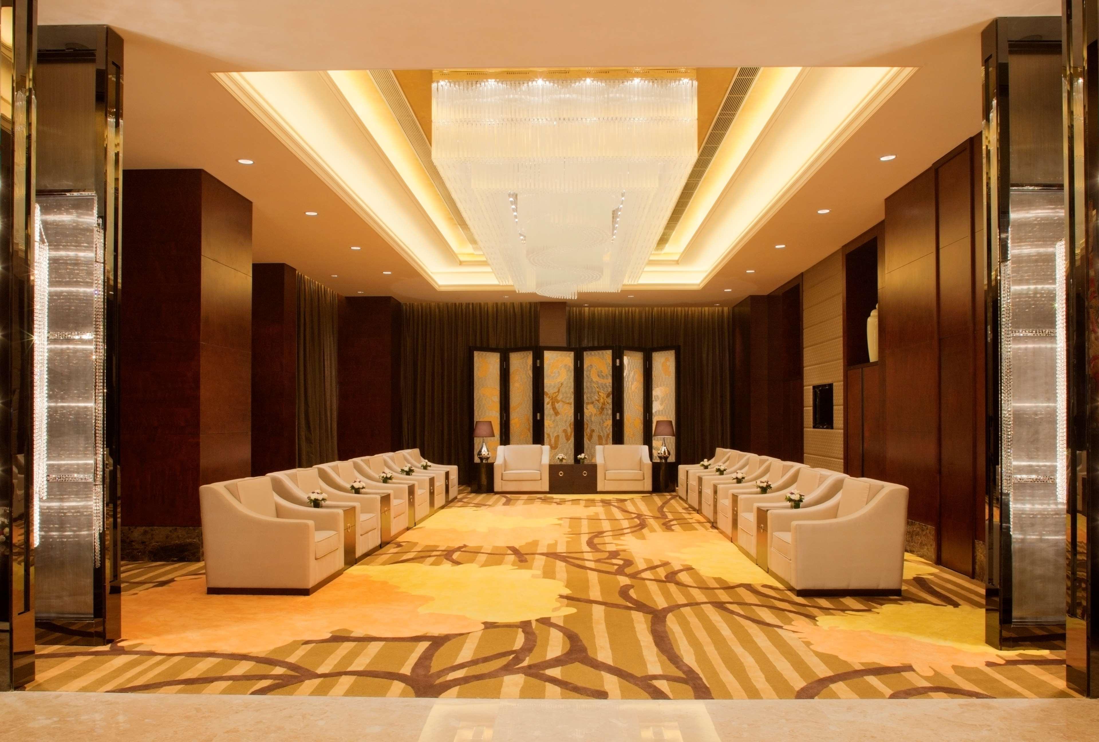 Radisson Blu Plaza Chongqing - Free 2 Bottle Of Local Beer Per Room During Stay Kültér fotó