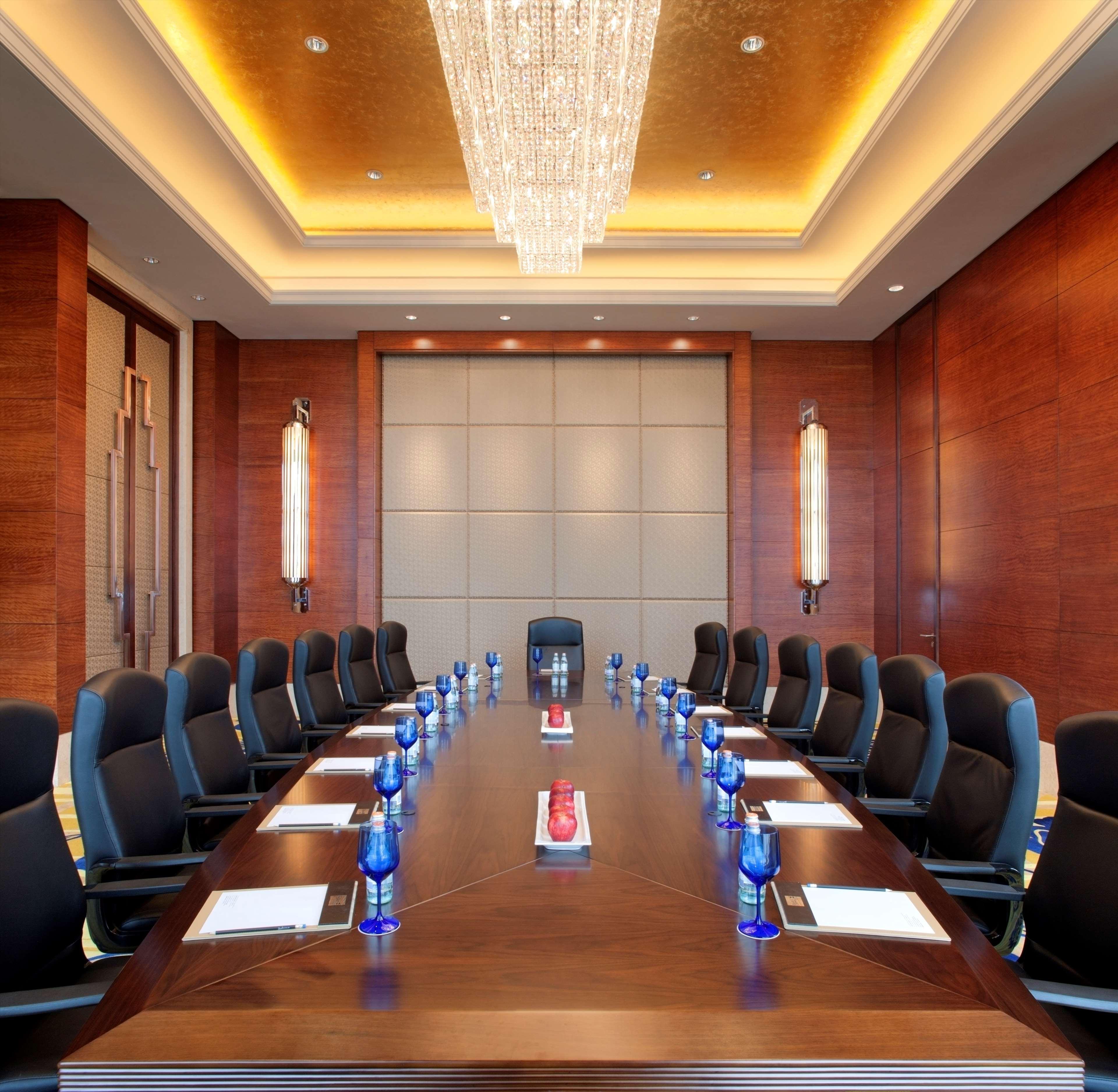 Radisson Blu Plaza Chongqing - Free 2 Bottle Of Local Beer Per Room During Stay Kültér fotó