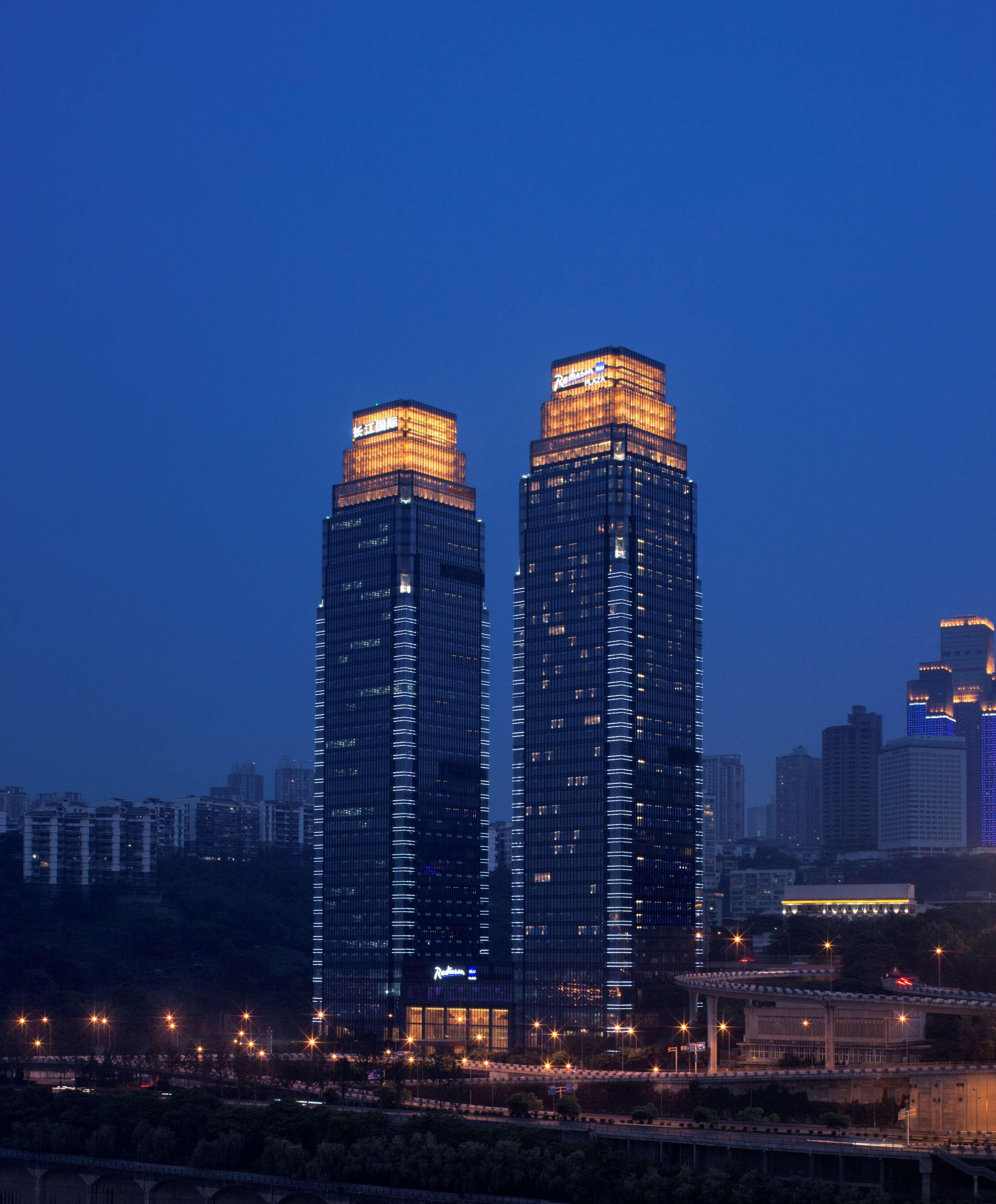 Radisson Blu Plaza Chongqing - Free 2 Bottle Of Local Beer Per Room During Stay Kültér fotó