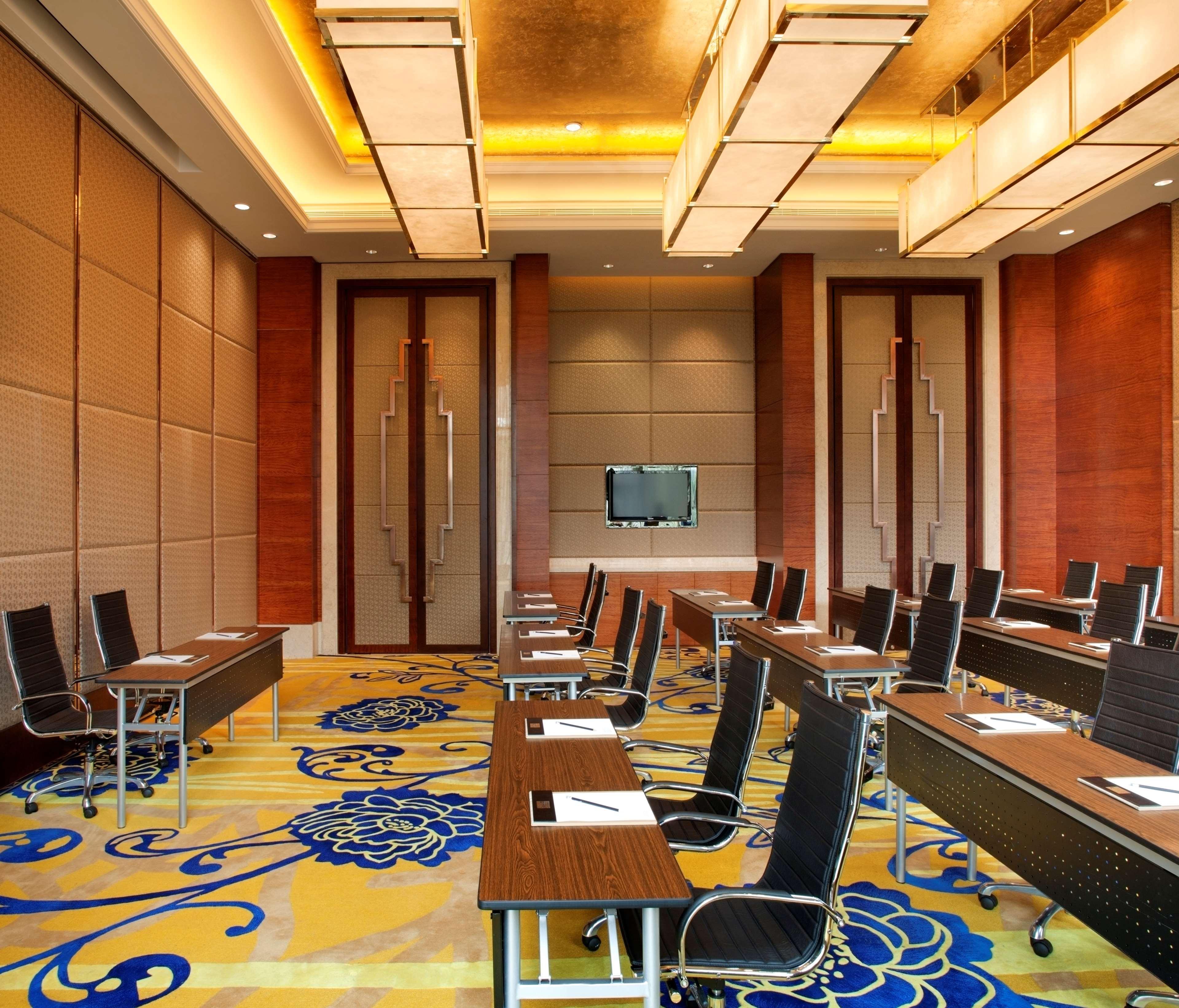 Radisson Blu Plaza Chongqing - Free 2 Bottle Of Local Beer Per Room During Stay Kültér fotó