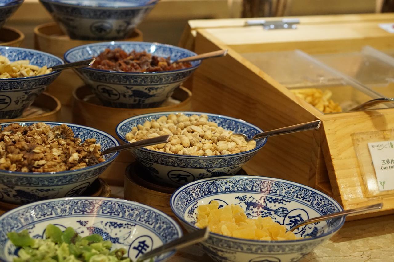 Radisson Blu Plaza Chongqing - Free 2 Bottle Of Local Beer Per Room During Stay Kültér fotó