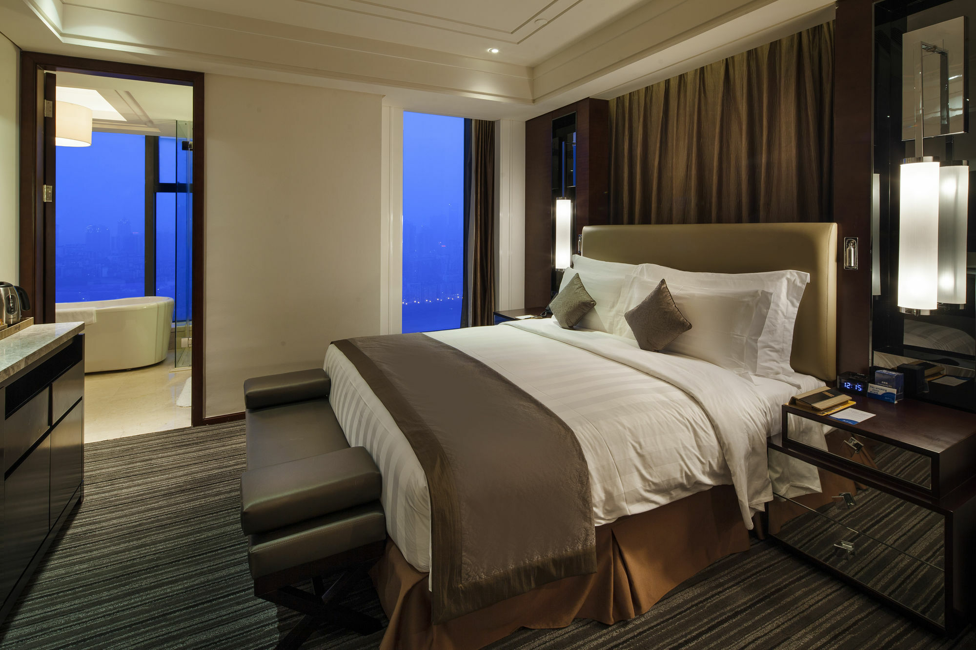 Radisson Blu Plaza Chongqing - Free 2 Bottle Of Local Beer Per Room During Stay Kültér fotó