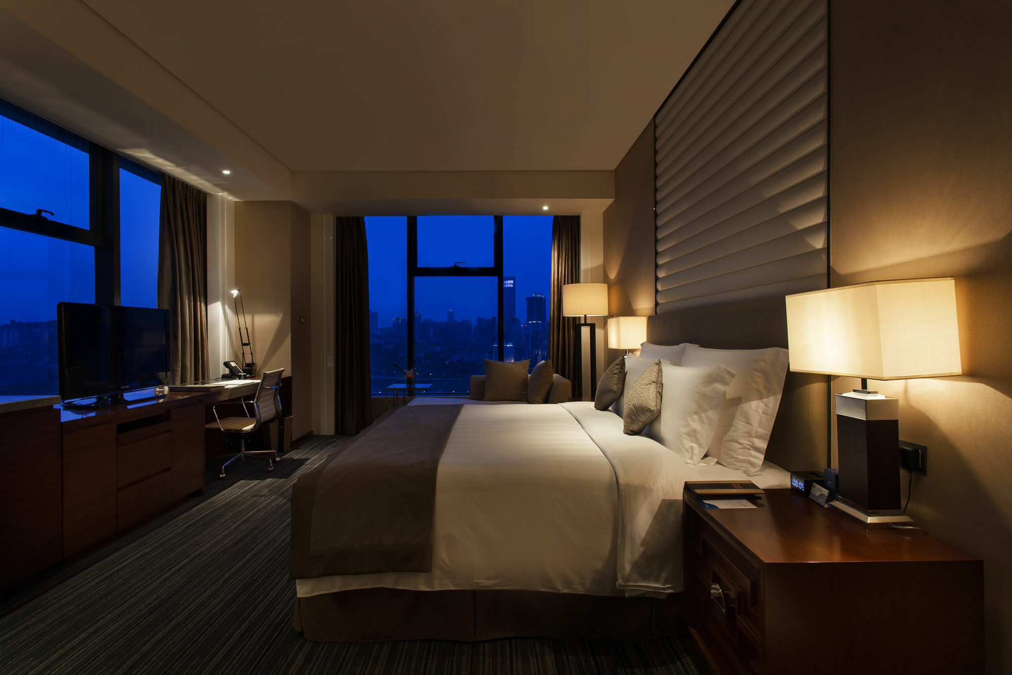 Radisson Blu Plaza Chongqing - Free 2 Bottle Of Local Beer Per Room During Stay Kültér fotó