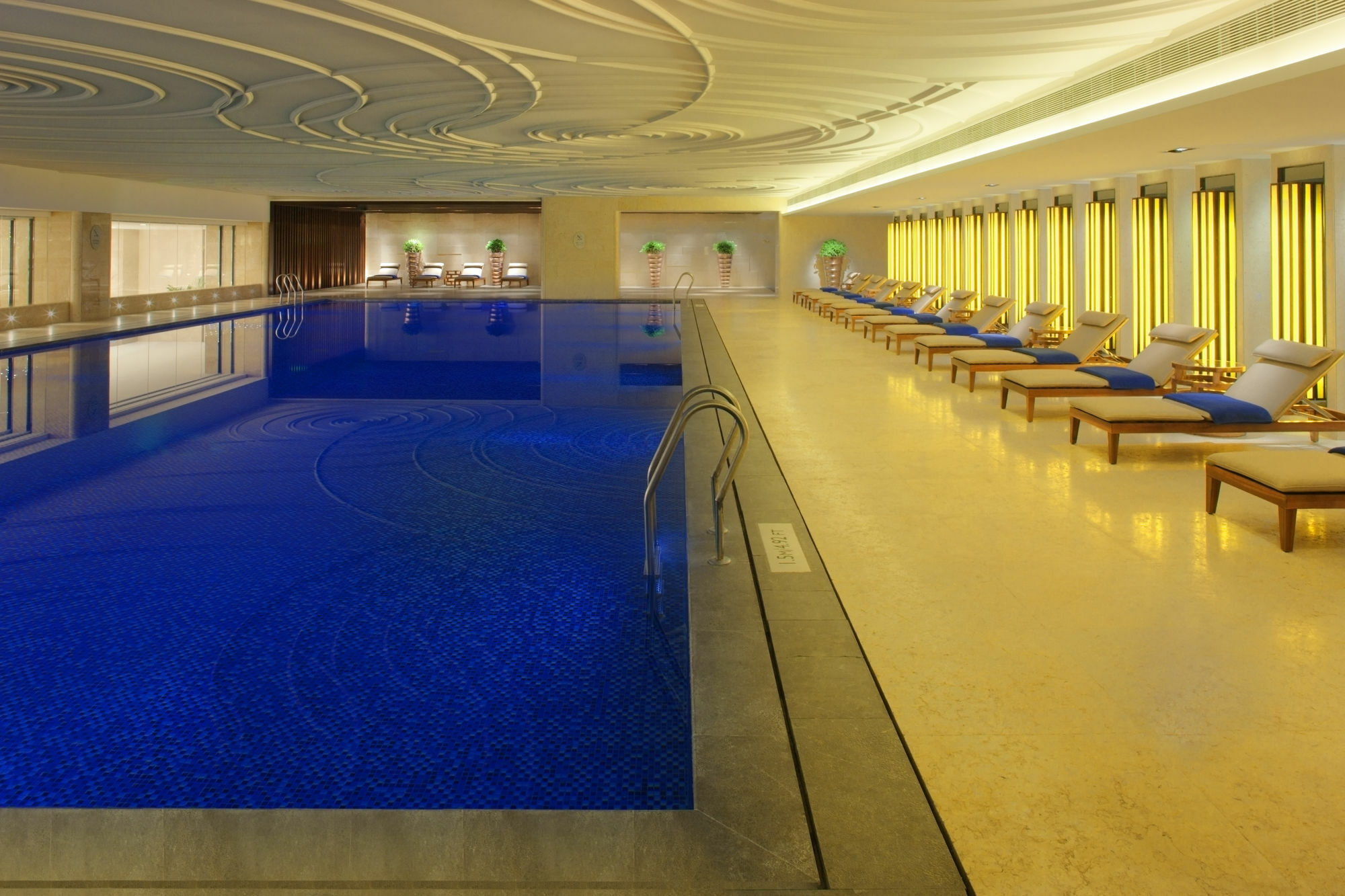 Radisson Blu Plaza Chongqing - Free 2 Bottle Of Local Beer Per Room During Stay Kültér fotó