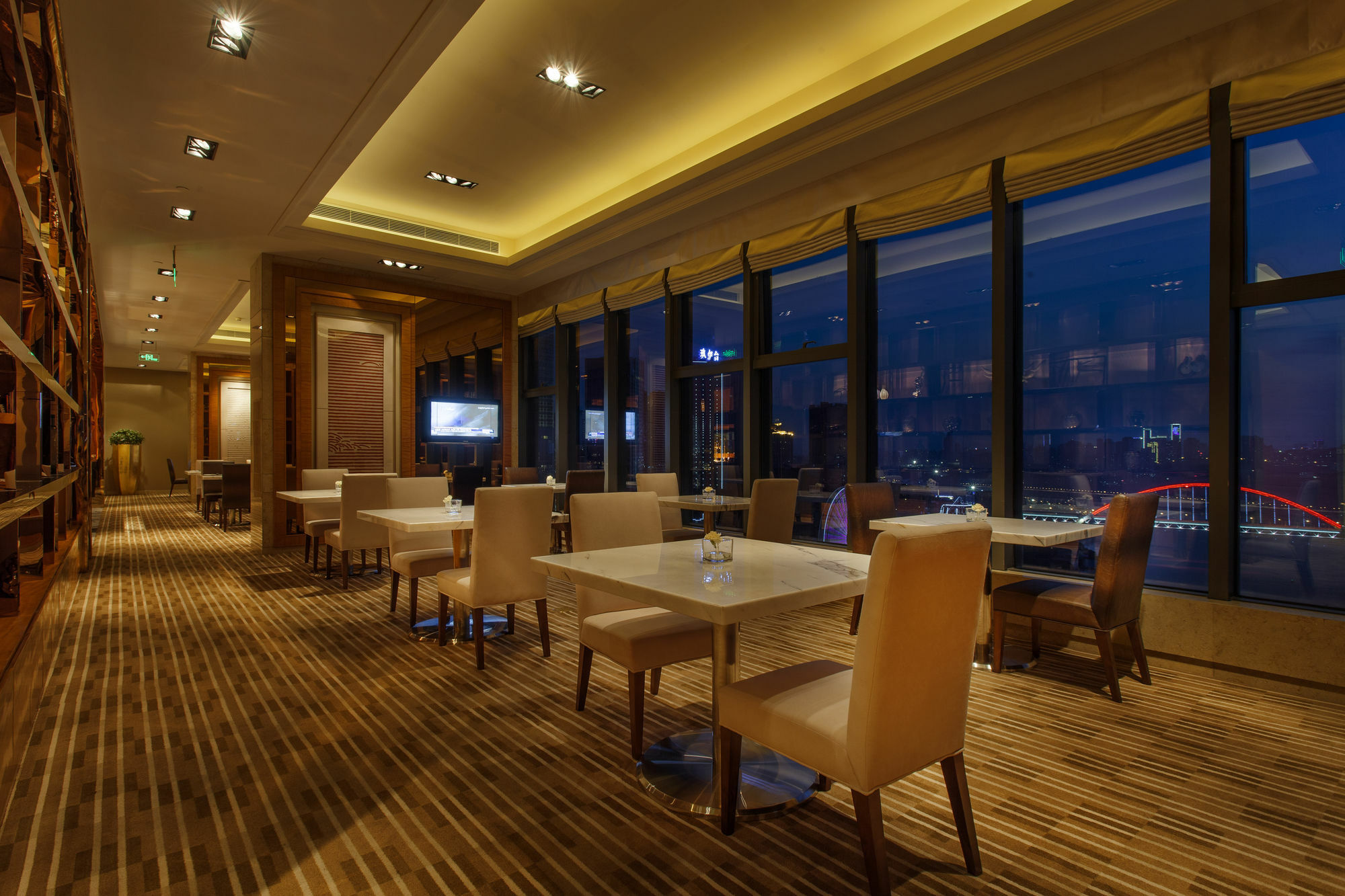 Radisson Blu Plaza Chongqing - Free 2 Bottle Of Local Beer Per Room During Stay Kültér fotó